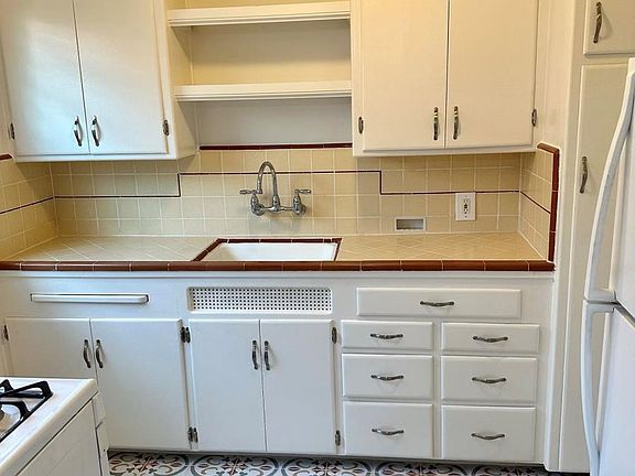 3rd image of 386 Freeman Ave #3-0386-03