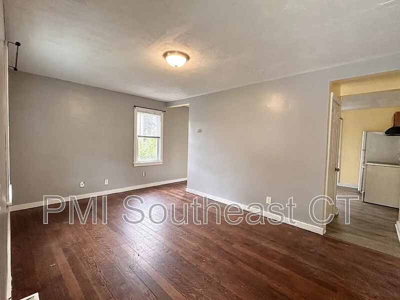 2 bed, 1.0 bath, $1,600 — Photo 2