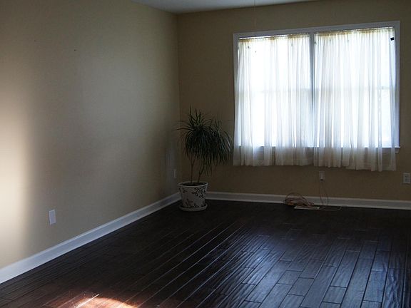 2nd image of 225 Sulky Way