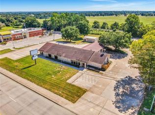 1525 W Cameron Ave, Rockdale, TX 76567