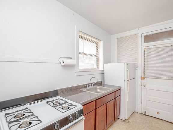 4th image of 1469 W Carmen Ave APT 3S