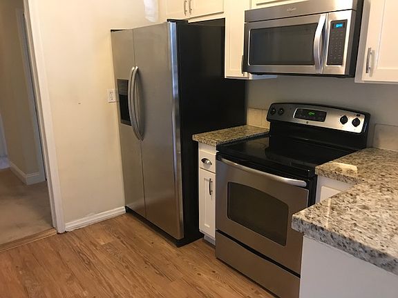 4th image of 809 S Bundy Dr APT 113