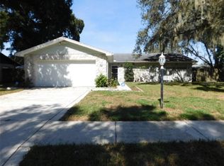 3812 Sunnybank Dr, Valrico, FL 33594