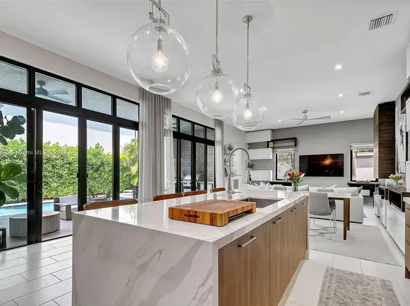 8175 NW 48th Ter, Doral, FL 33166