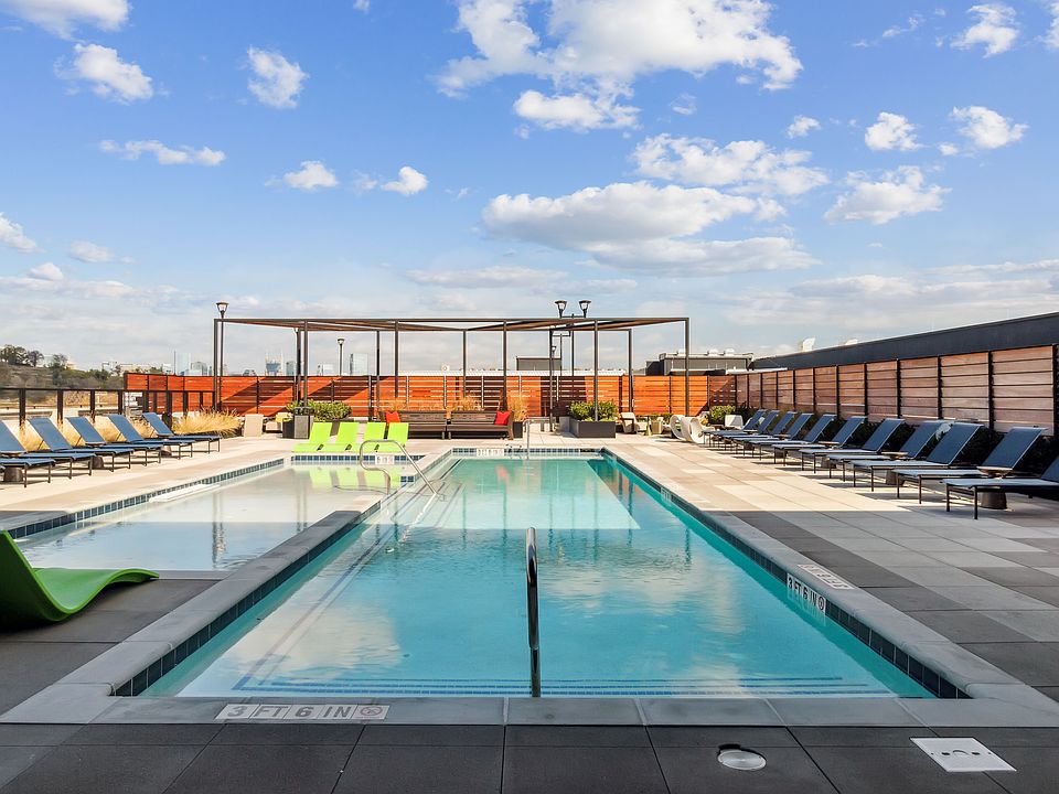 Residences at The Finery - Rooftop Pool