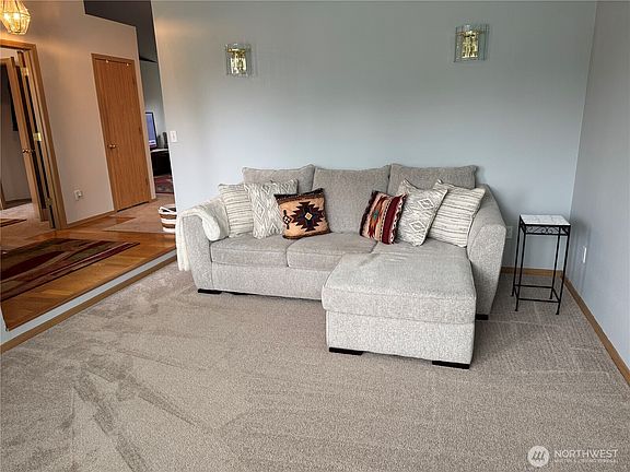4th image of 20119 86th Avenue Ct E