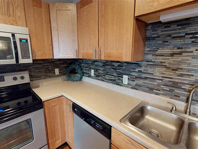 Oxbow Park Apartments — Photo 44