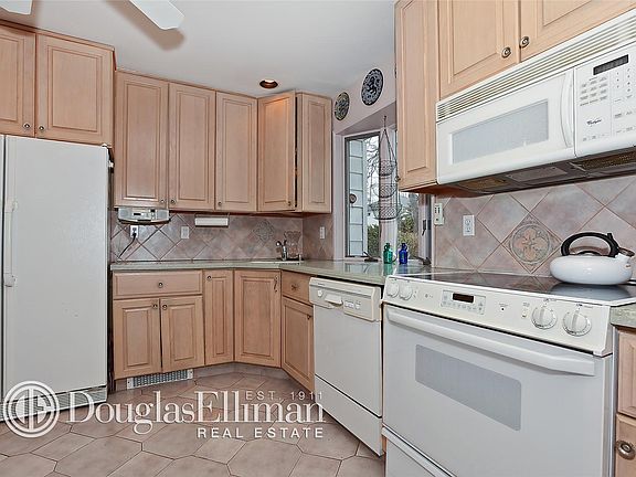 4th image of 129 Jerusalem Ave