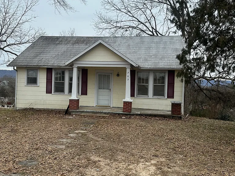 703 Jacobs Ave — Photo 1