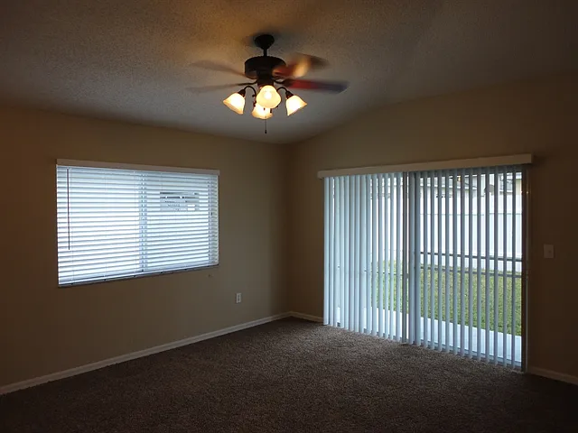 11808 Lynmoor Dr — Photo 2
