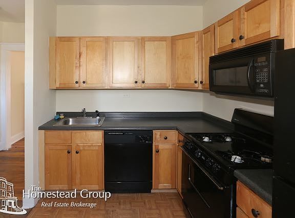 4th image of 4425 N Wolcott Ave #Three
