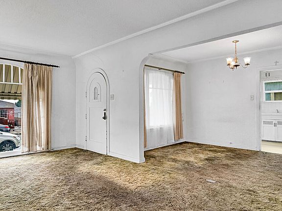 4th image of 377 Clela Ave
