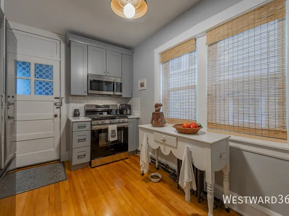 1318 Dewey Ave APT 2, Evanston, IL 60201