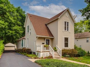 186 Newberry Ave, Libertyville, IL 60048