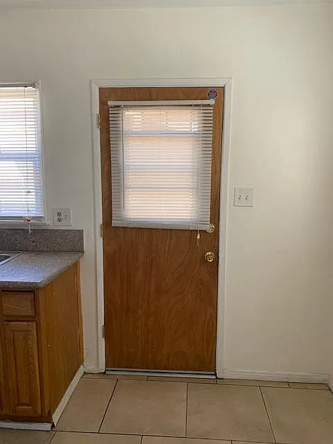 2709 3/4 N Leafdale Ave — Photo 2