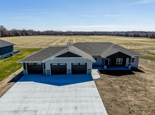 605 Zeke Ave, Mitchell, SD 57301