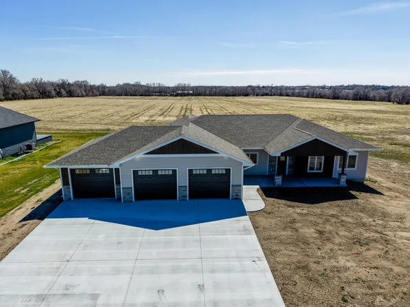 605 Zeke Ave, Mitchell, SD 57301