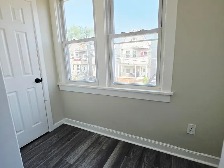 133 Stevens Ave #2L — Photo 4