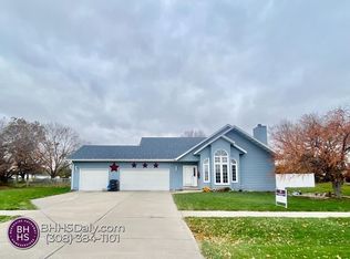 4016 Greenwood Dr, Grand Island, NE 68803