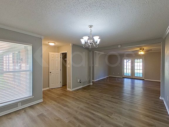 3rd image of 3400 Teckla Blvd