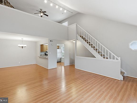 3rd image of 321B Delancey Pl #B
