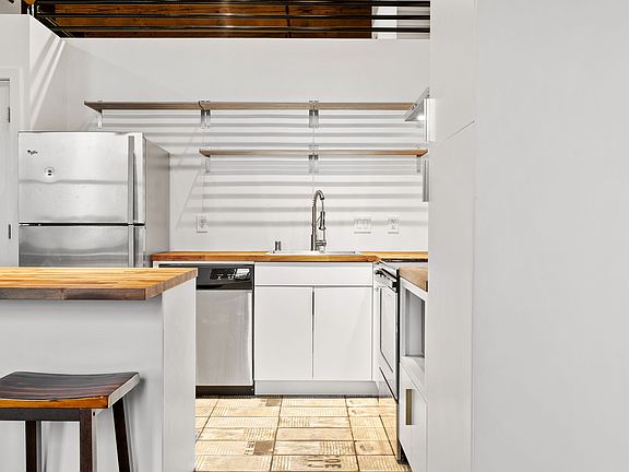 3rd image of 289 5th St E Unit 513