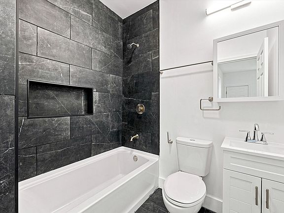 3rd image of 3049 N Stillman St