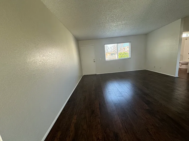 Magnolia Manor — Photo 12