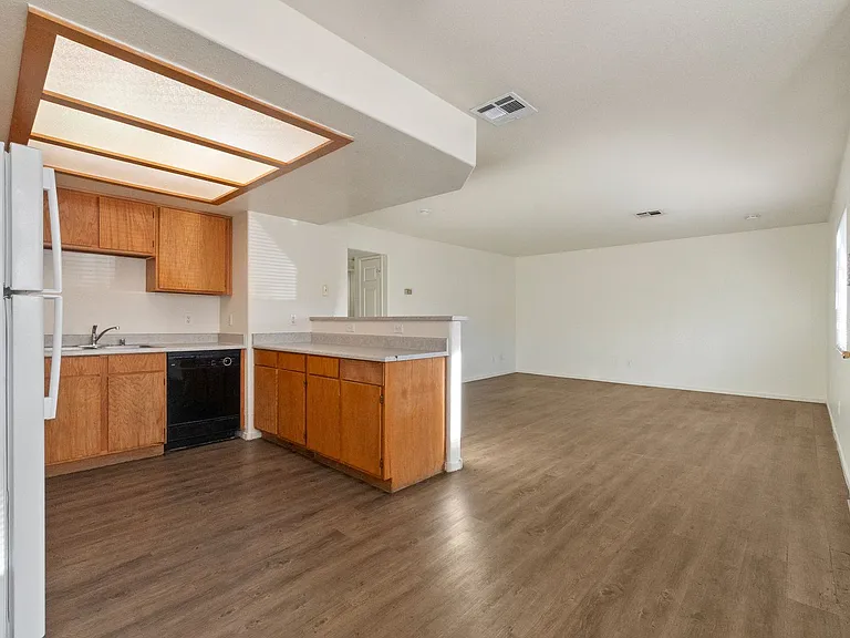 2200 Benmore St #101 — Photo 10