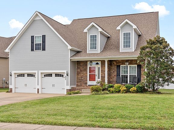 3rd image of 805 Carousel Ct