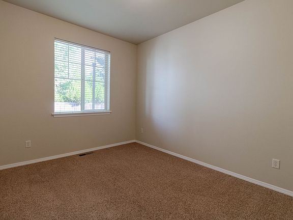 3rd image of 5917 NE 49th St