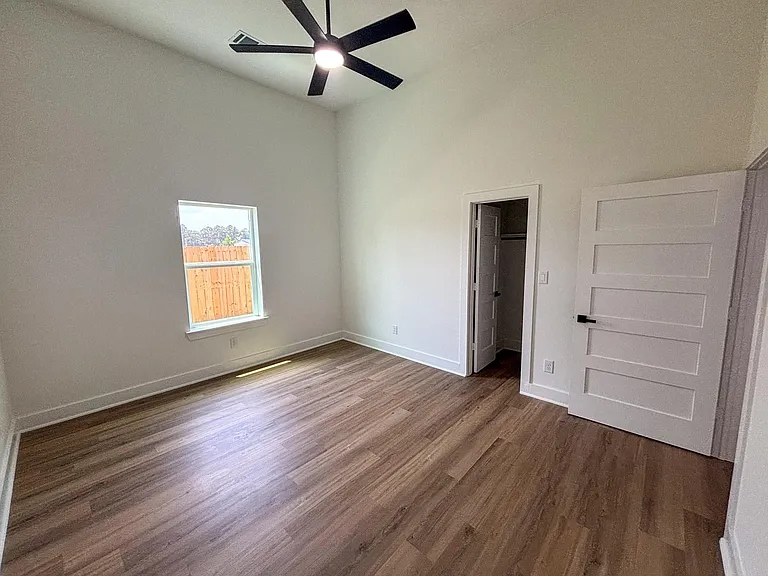 1031 Exotic Pine St #A — Photo 6