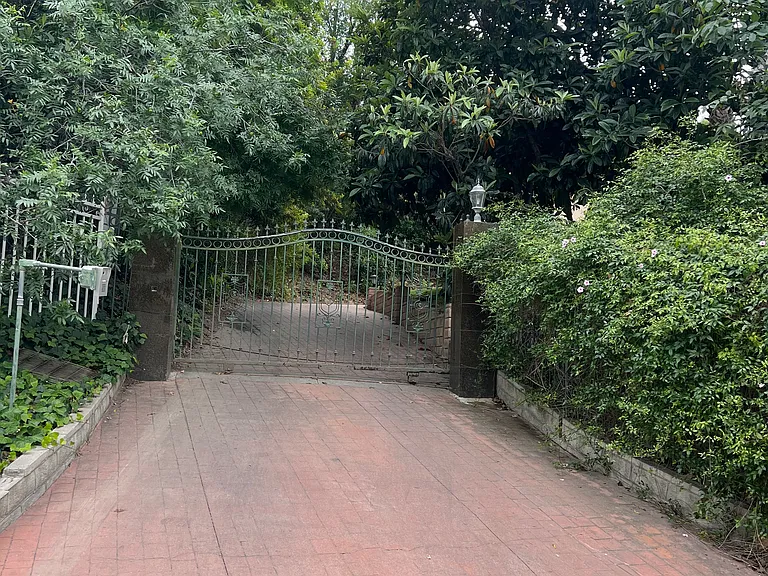 18048 Karen Dr — Photo 2