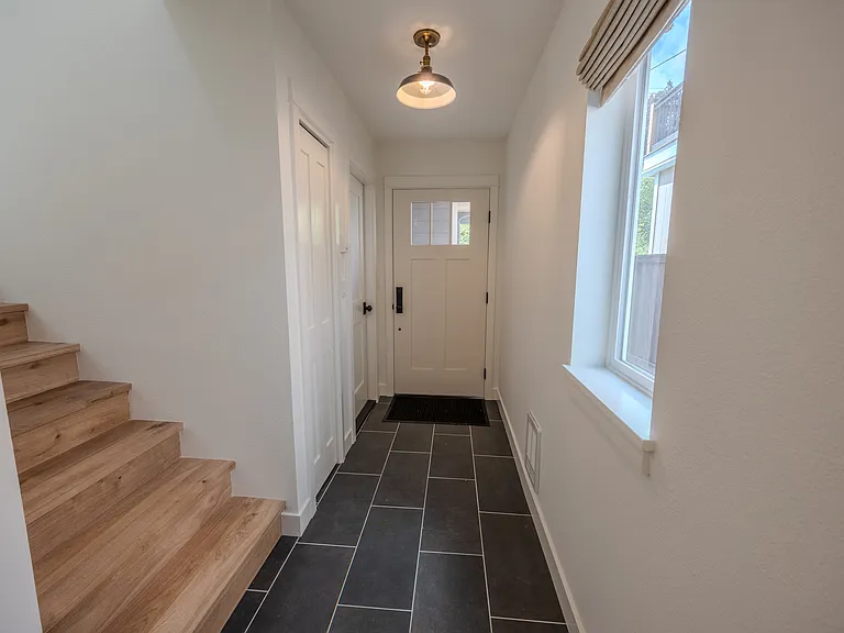 9224 Woodlawn Ave N — Photo 12