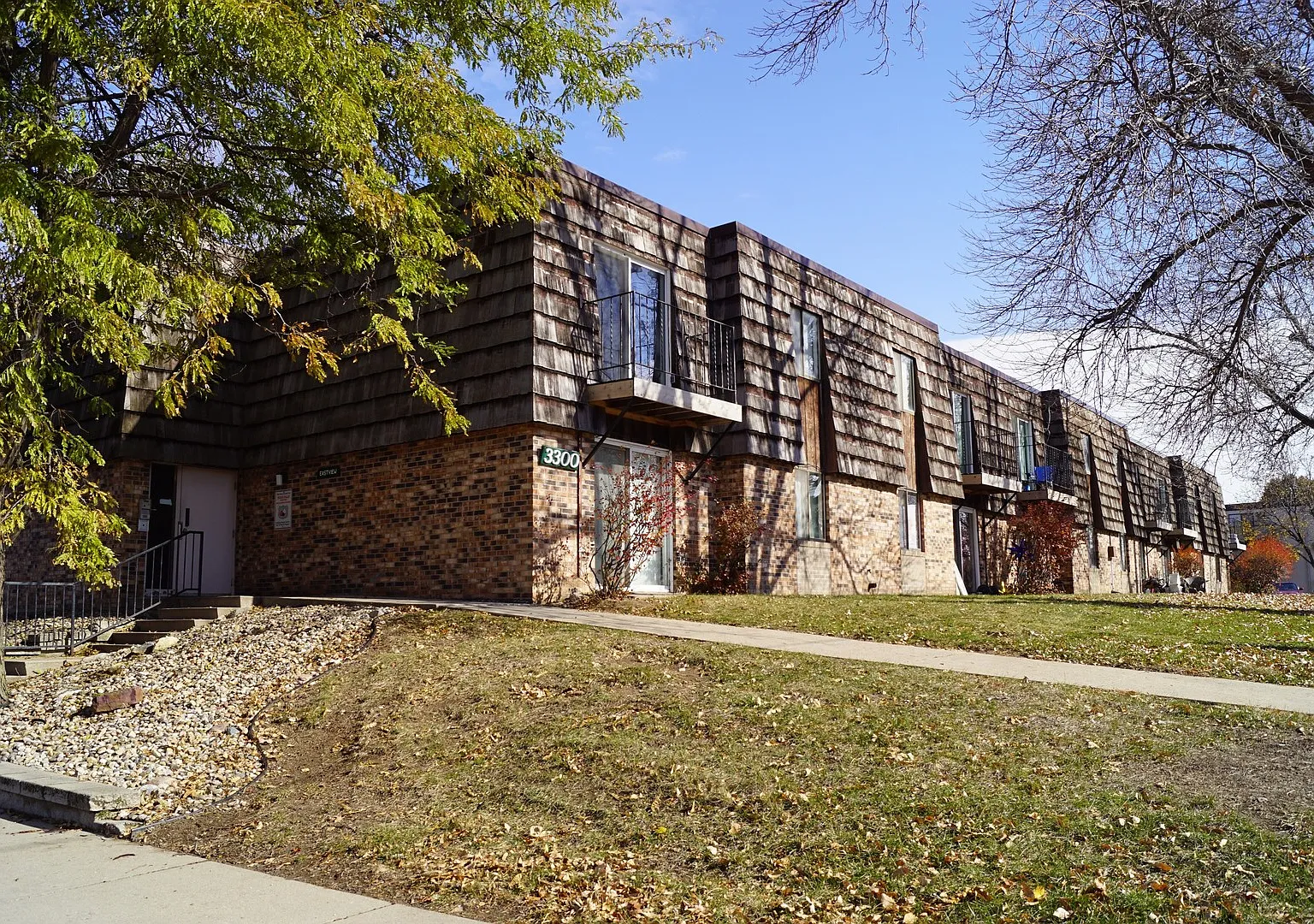 Eastview (EAS3300) — Photo 1