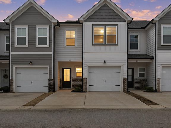 2nd image of 305 Sumac Trail