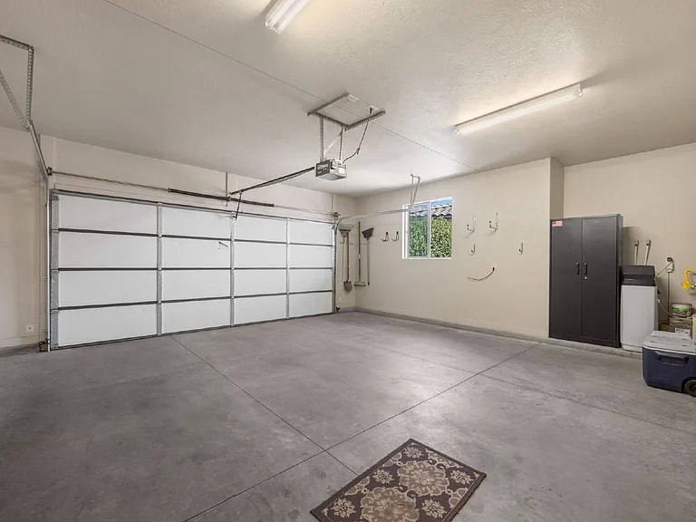 481 W Omni Ln — Photo 28