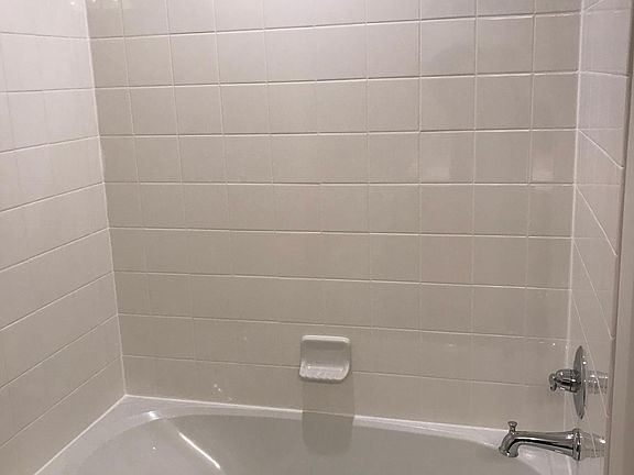 Bathroom 1 Tub