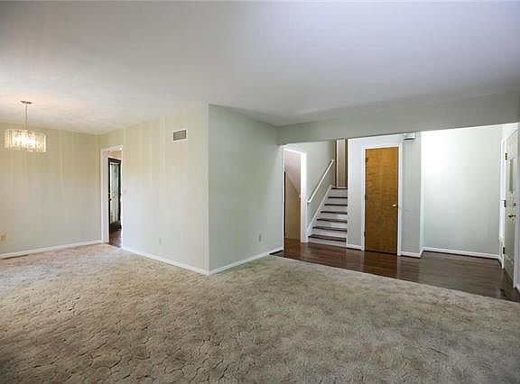 2nd image of 416 NE Thames Dr
