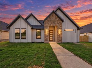 1632 W Wintergreen Rd, Lancaster, TX 75134