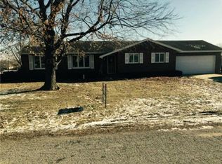 1406 N Main St, Carrollton, MO 64633
