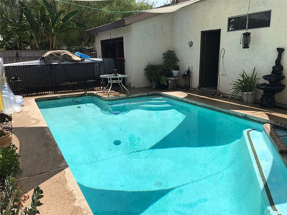 1st image of 2836 N Arrowhead Ave