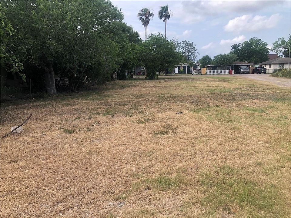 2nd image of 618 W Ave E