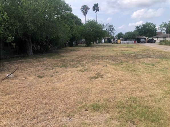 618 W Ave E, Robstown, TX 78380