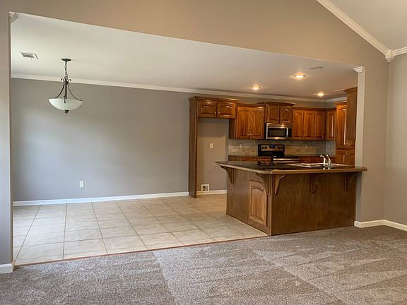 3rd image of 2202 Richland Park Dr