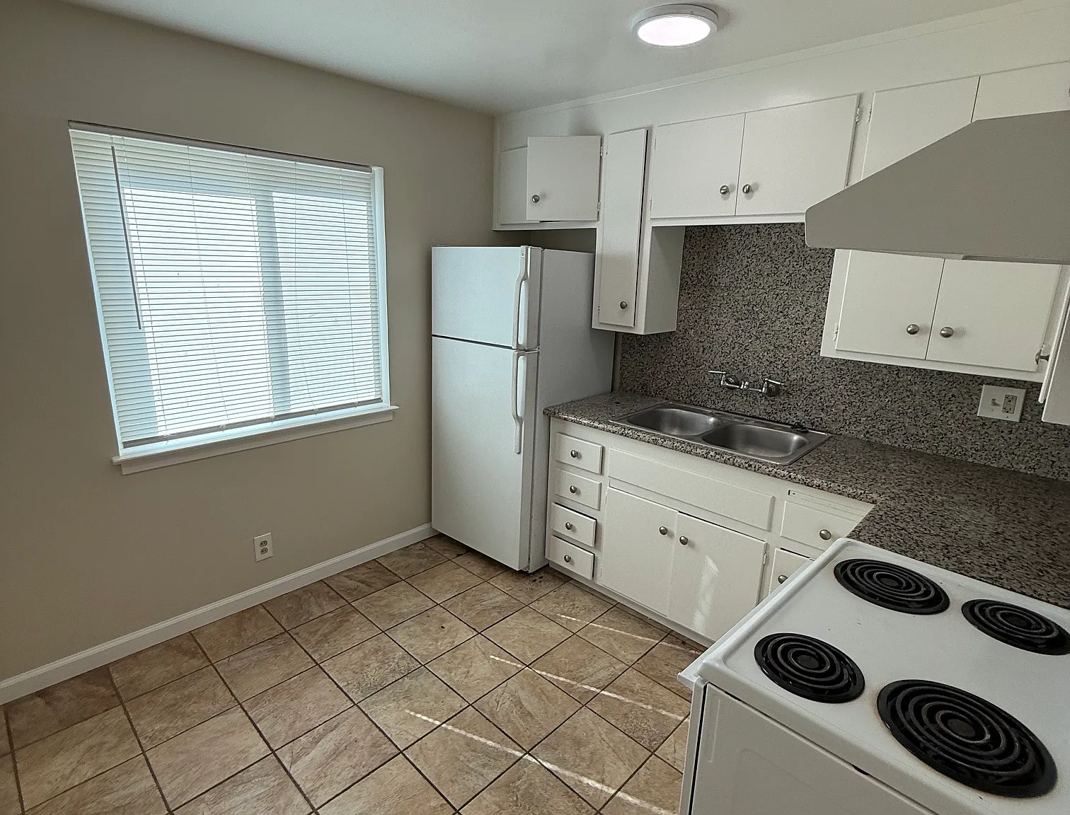2 bed, 720 sqft, $2,500 — Photo 3
