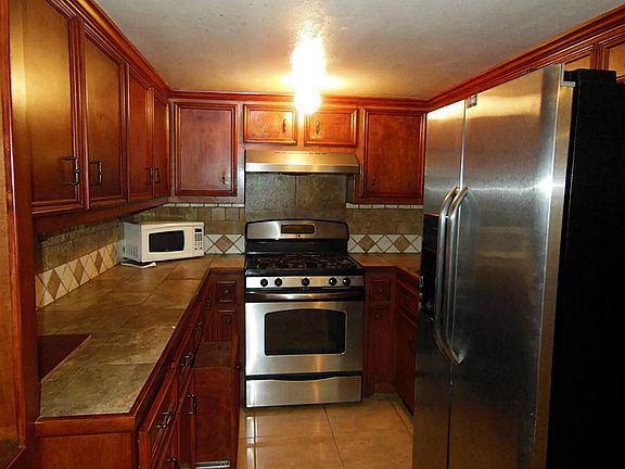 5th image of 3301 Clarksville St