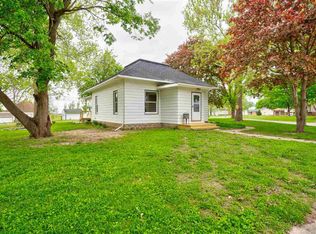 713 Oak St, Sigourney, IA 52591