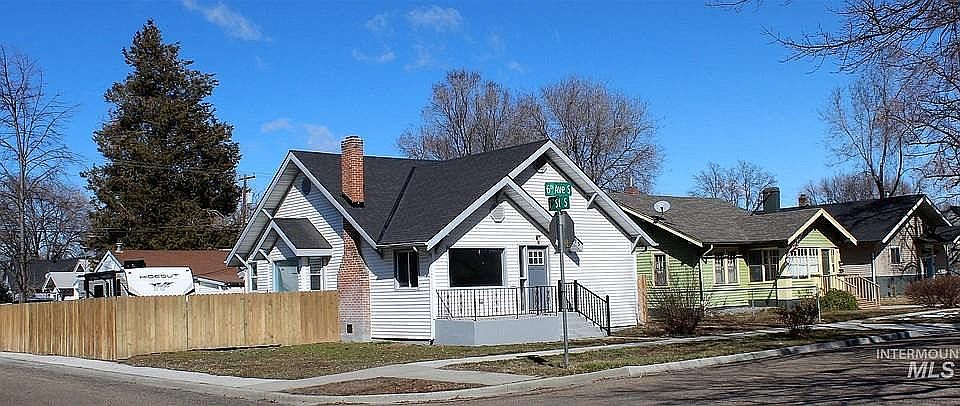 1st image of 623 6th Ave S