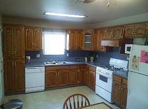 3rd image of 8824 Redwood Ave